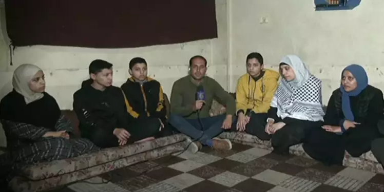 زوجة وأبناء الشهيد القائد لكتائب عزالدين القسام محمد الضيف